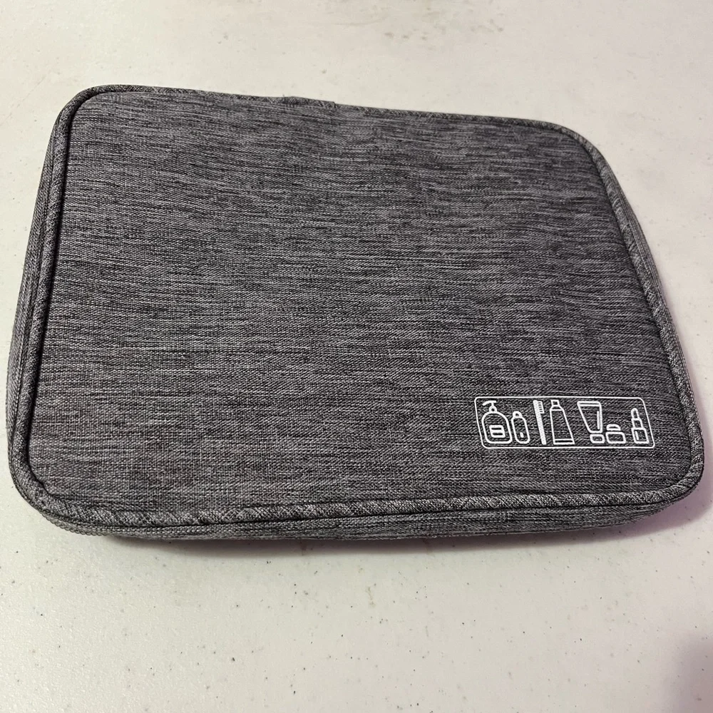 /TRAVEL Makeup Waterproof Storage Bag - New